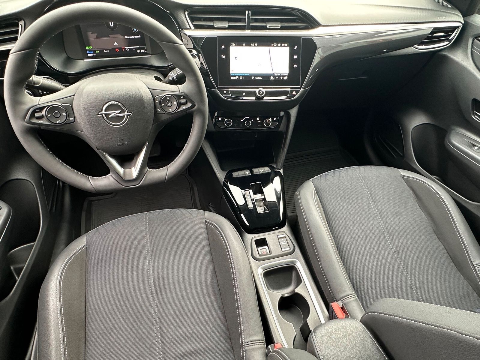 Fahrzeugabbildung Opel Corsa e Elegance NAV+LED+KAMERA+SHZ+KEYLESS