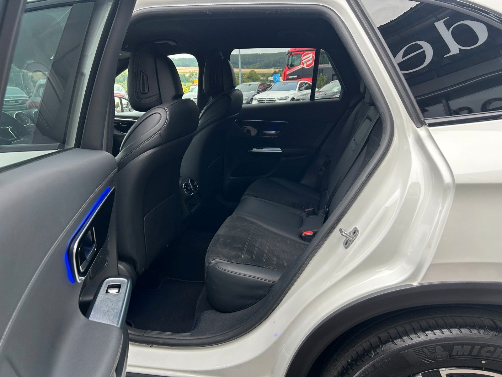 Fahrzeugabbildung Mercedes-Benz GLC 220d AMG+Night+RKamera+SportfahrW+AmbientePr