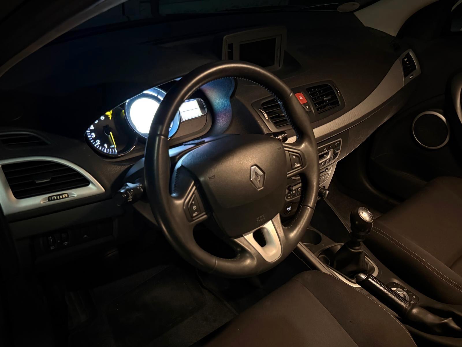 Renault Megane 2011 — photo 16