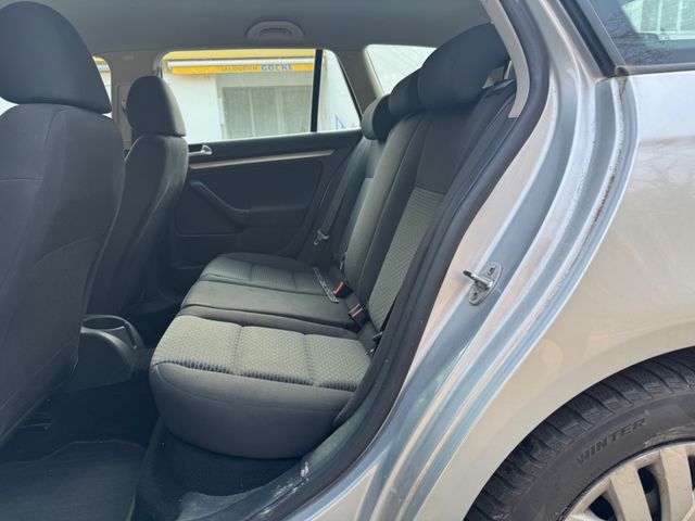 Fahrzeugabbildung Volkswagen Golf 1.6 TDI 4MOTION Comfortline Variant