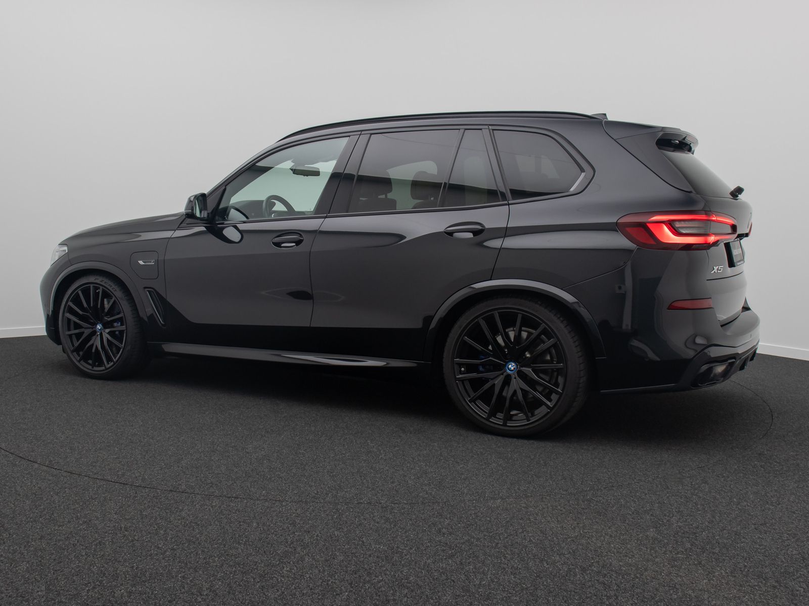 Fahrzeugabbildung BMW X5 xD45e M Sport Panorama DAB DispKey 360°22Zoll