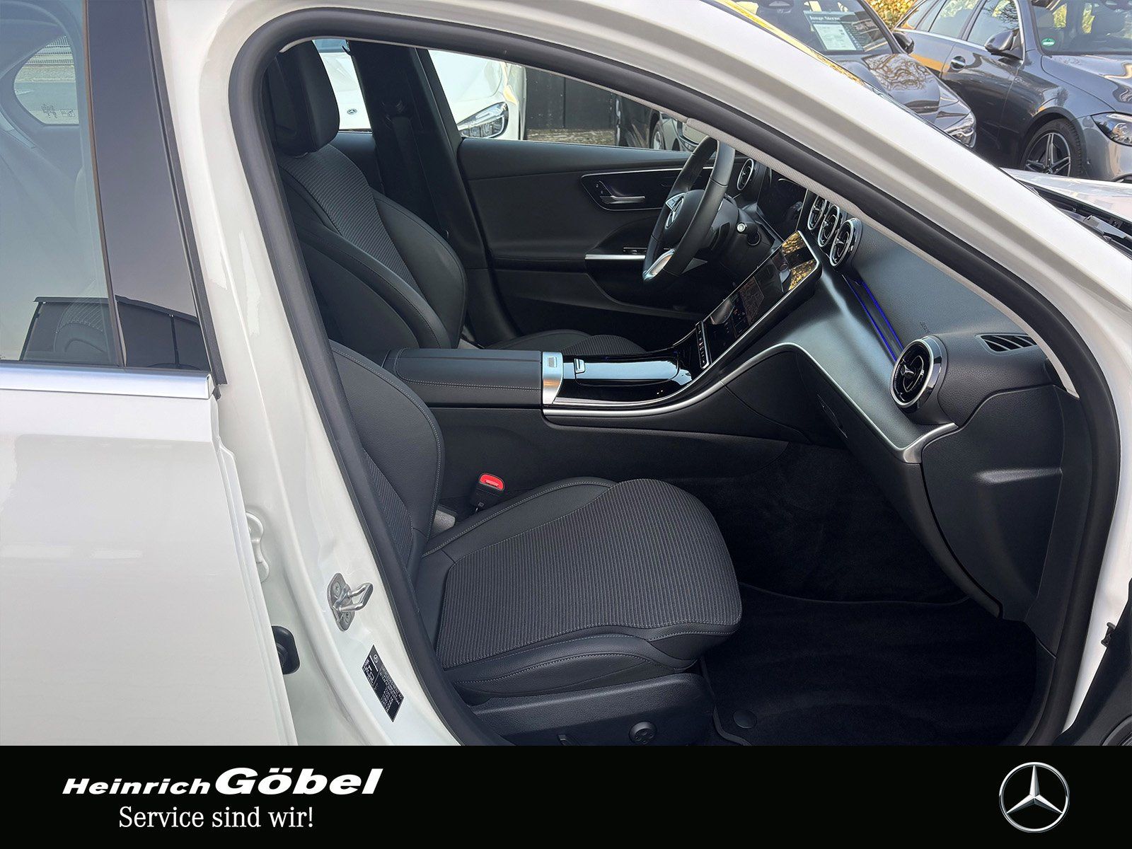 Fahrzeugabbildung Mercedes-Benz C 200 AVANTGARDE*TOTWINKEL*KAMERA*LED*SPURHALTE