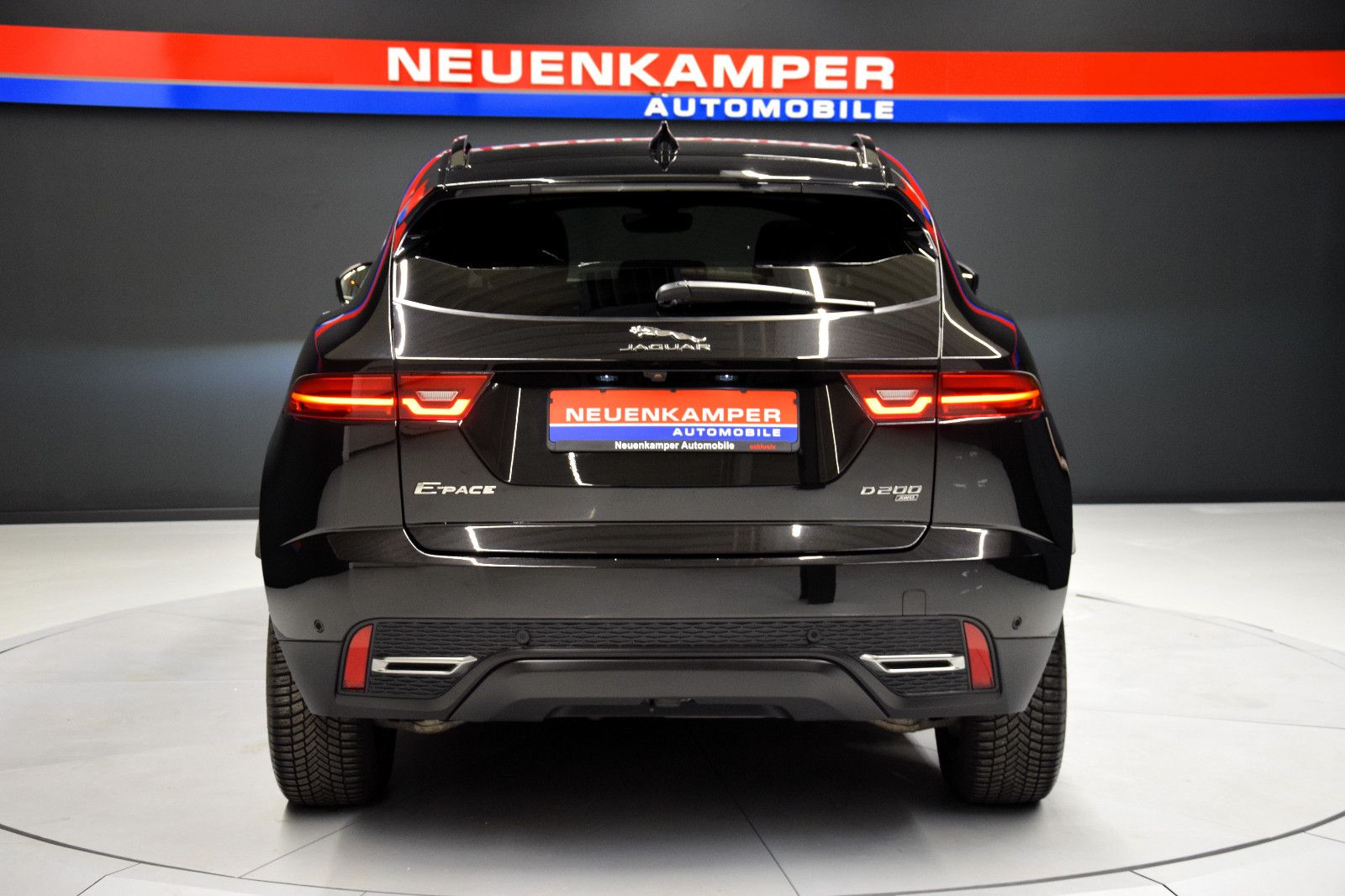 Fahrzeugabbildung Jaguar E-Pace E-PACE P200D SE AWD Pano Meridian 360°