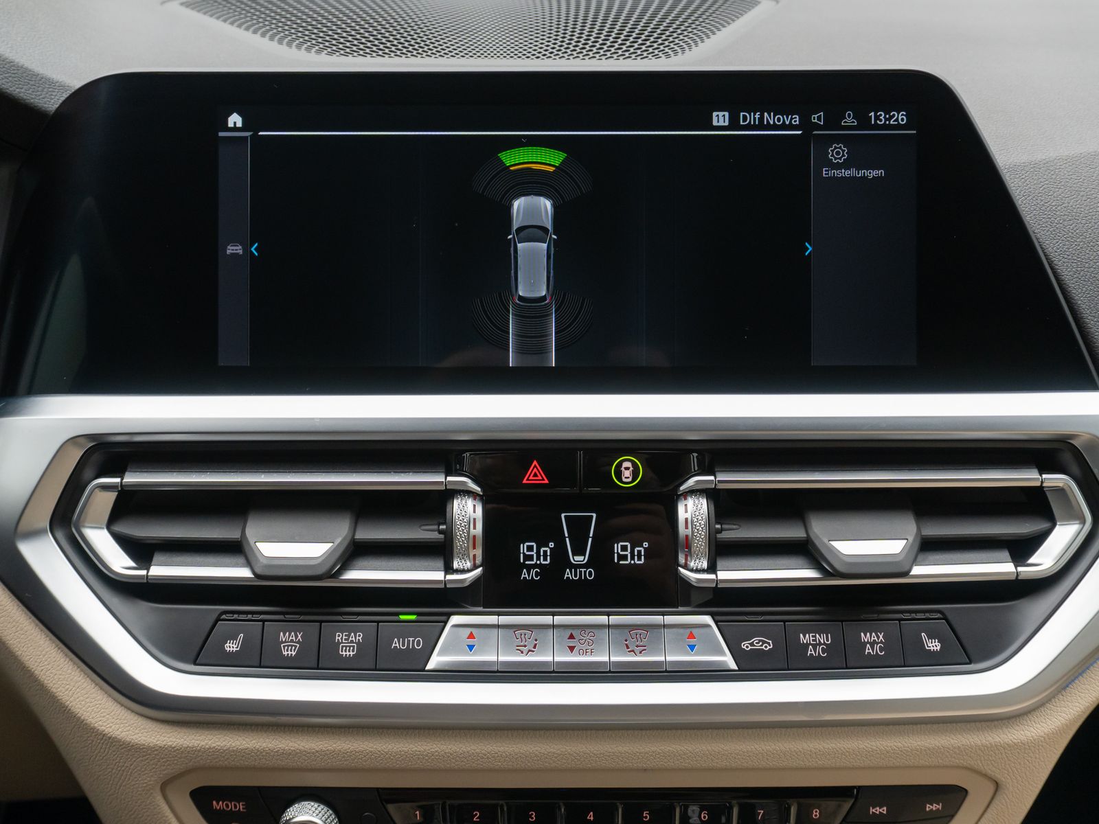 Fahrzeugabbildung BMW 330e xD M Sport DAB Memory AHK HUD Individual
