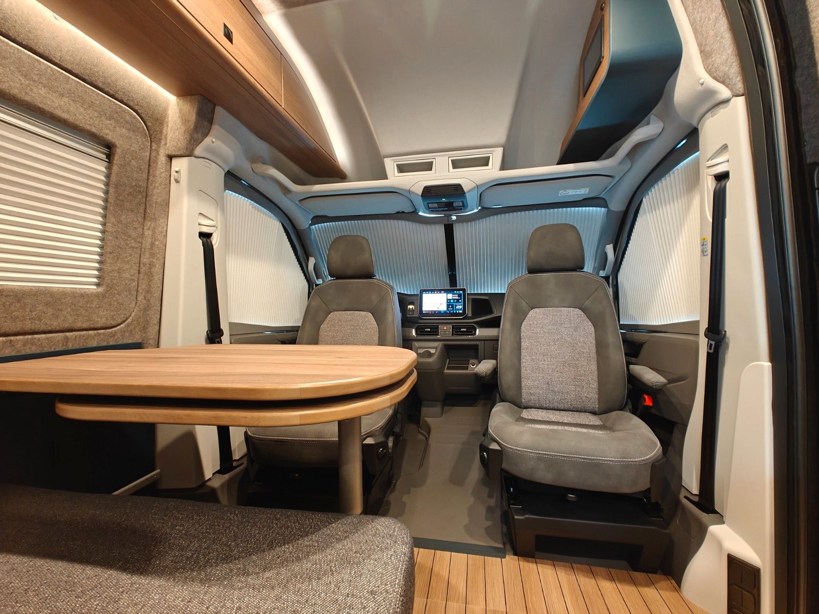 Fahrzeugabbildung HYMER / ERIBA / HYMERCAR CAR 600 - 18" A/T, Markise, AHK, VW Facelift! -