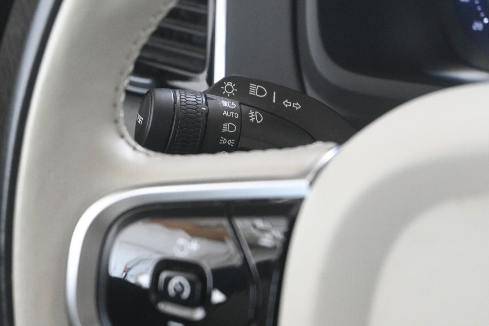Fahrzeugabbildung Volvo XC90 T8 AWDUltimate Dark Recharge Plug-In Hybrid
