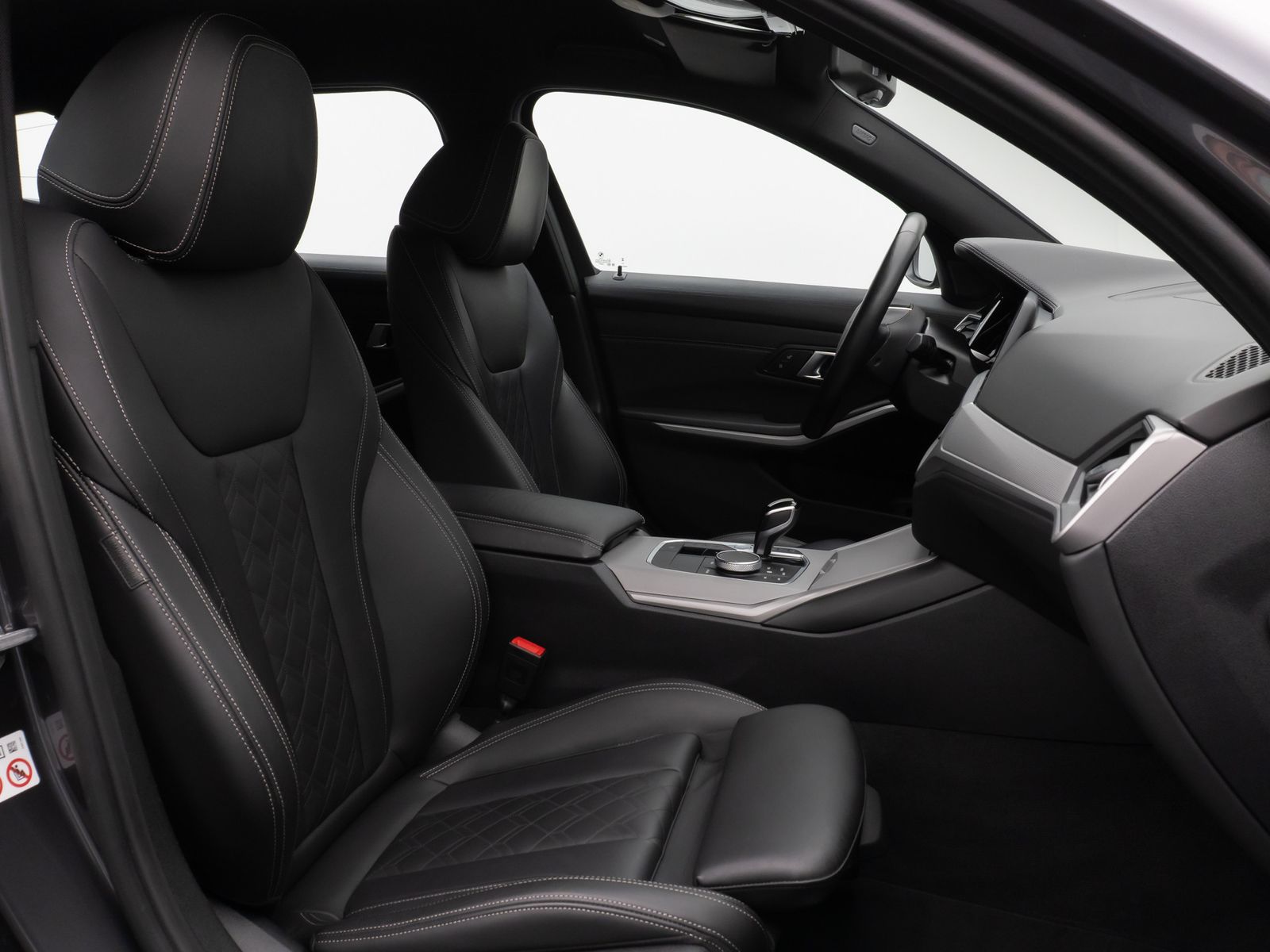 Fahrzeugabbildung BMW 320d DAB HiFi CockPitPro Lordos Alarm PDC Sport