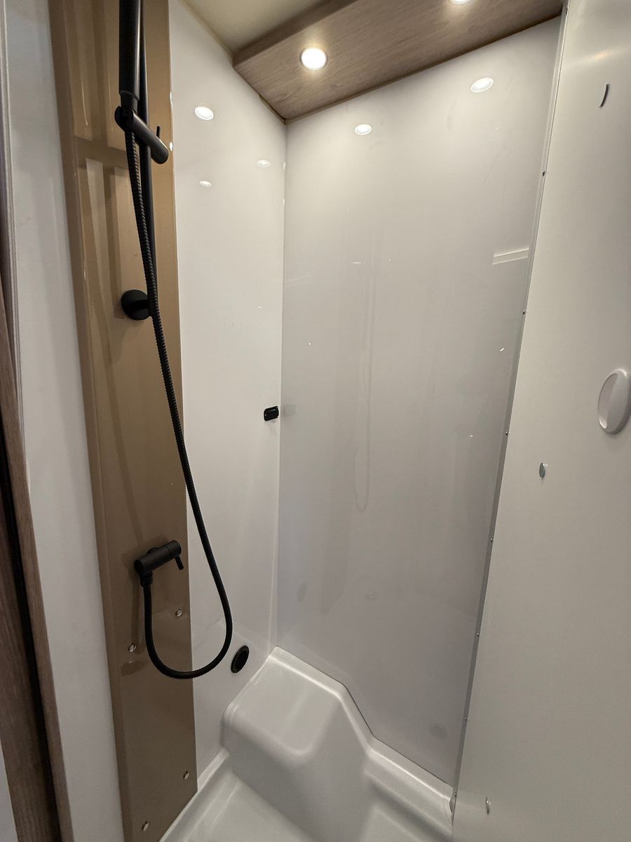 Fahrzeugabbildung Bürstner Lyseo Time Skyline 690G - Sie sparen 12.899€