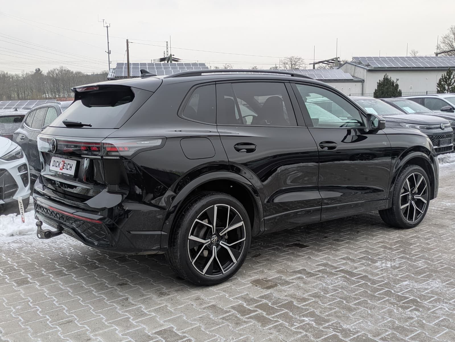 Fahrzeugabbildung Volkswagen Tiguan 2.0 TDI 4M R-Line PANO*H&K*AHK*MATRIX*20"