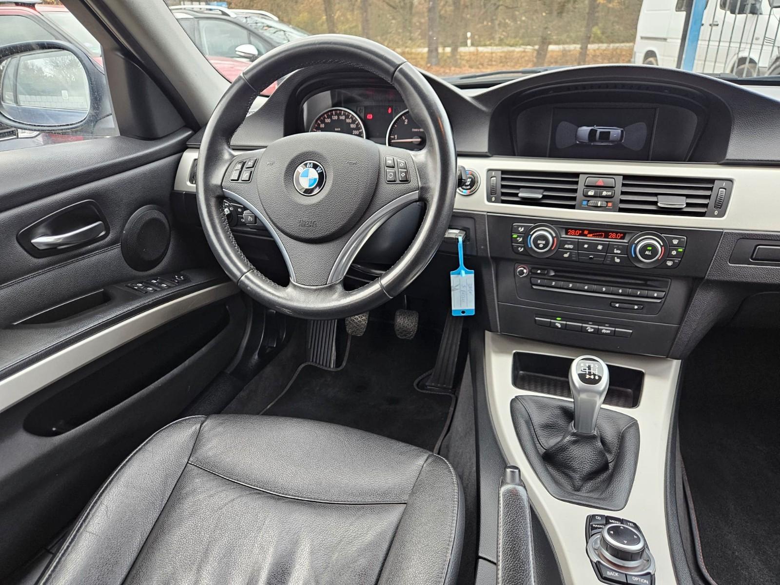 BMW 320 2011 — photo 16