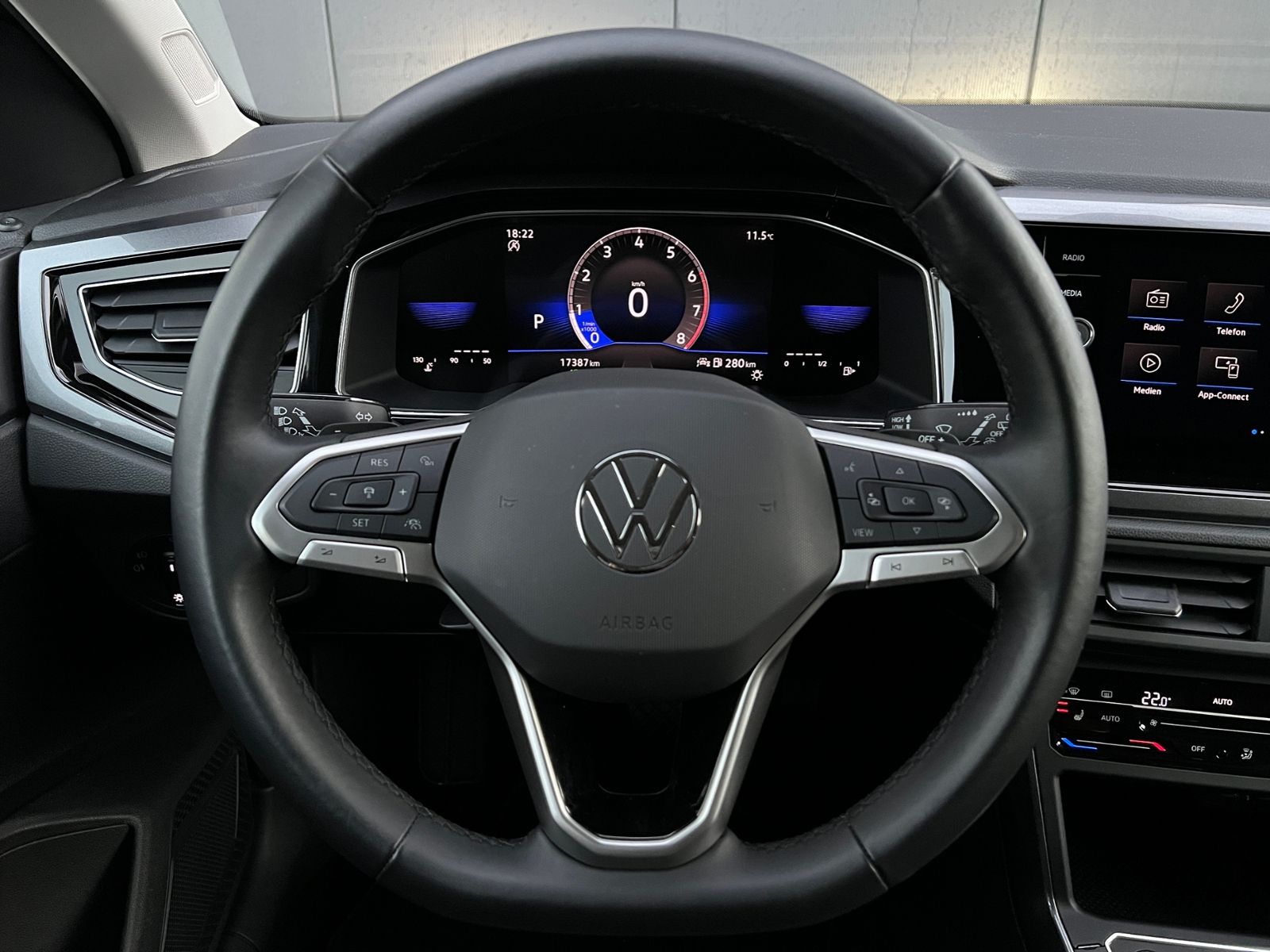 Fahrzeugabbildung Volkswagen Polo Style 1.0 TSI DSG *IQ.Drive-Paket, IQ.Light