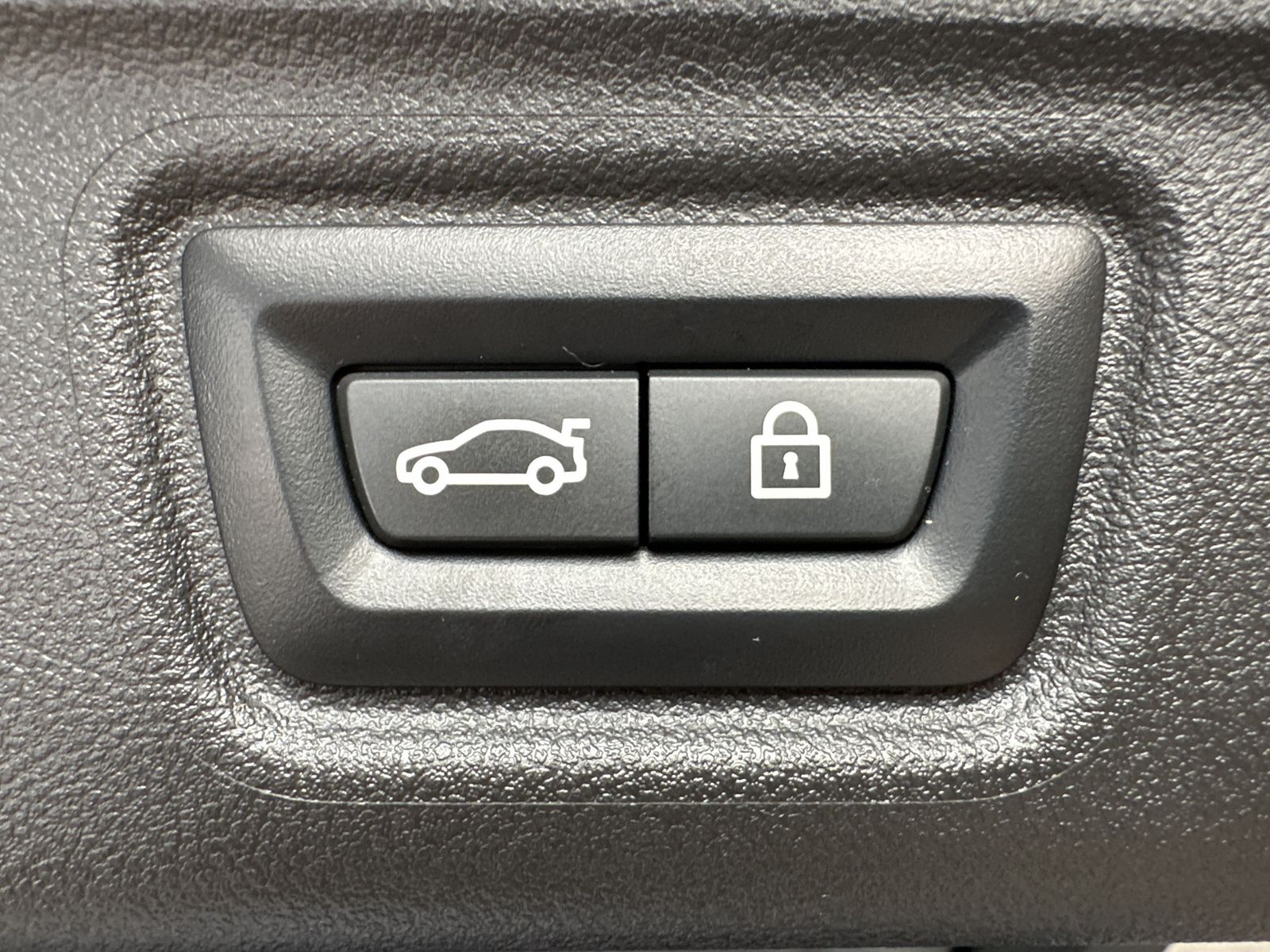 Fahrzeugabbildung BMW 330d Touring M-Sport NAV+LED+ACC+HEAD-UP+H&K+AHK