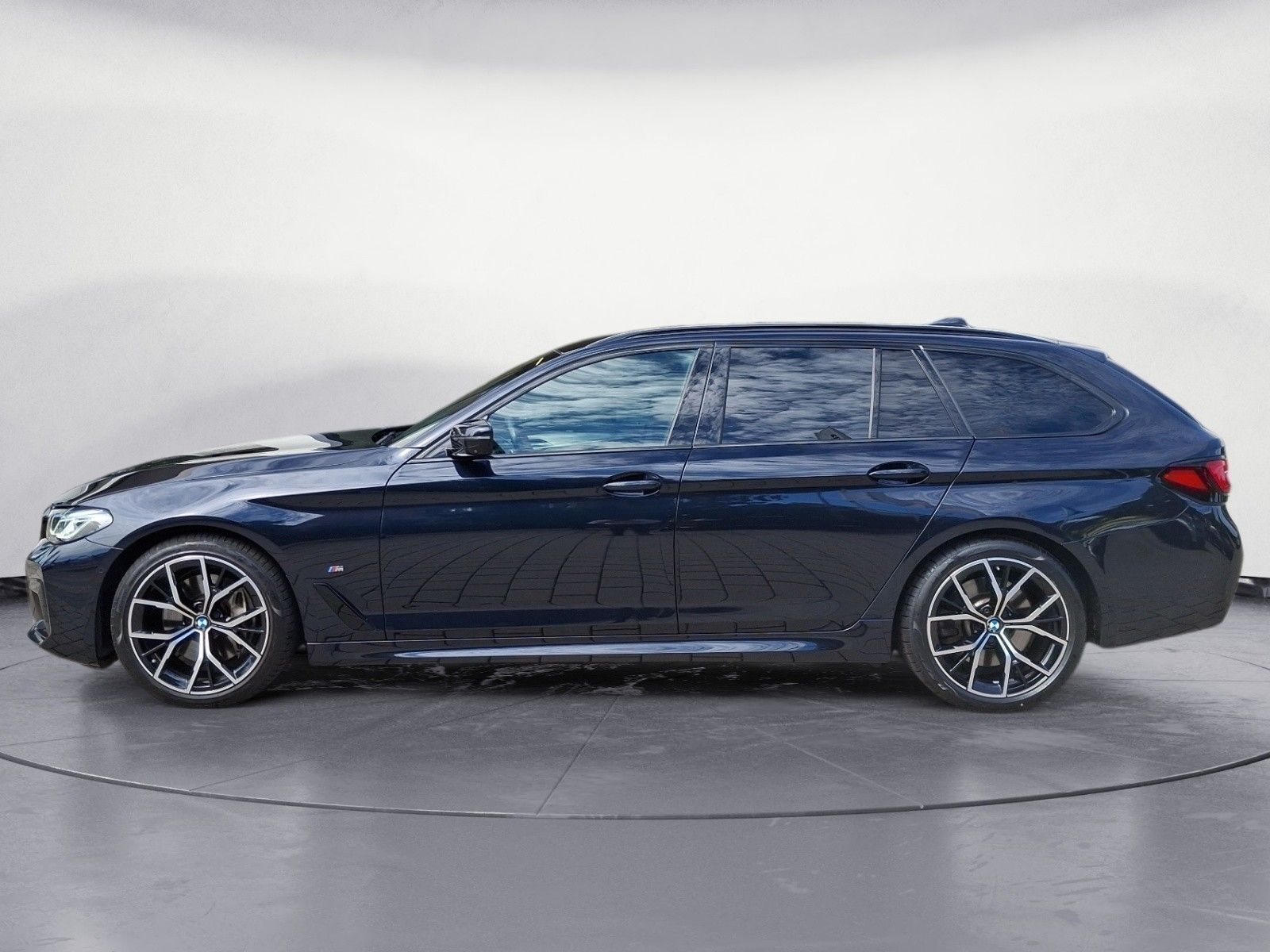BMW 530d xDrive Touring M-Sport HUD AHK Harman imagem 3
