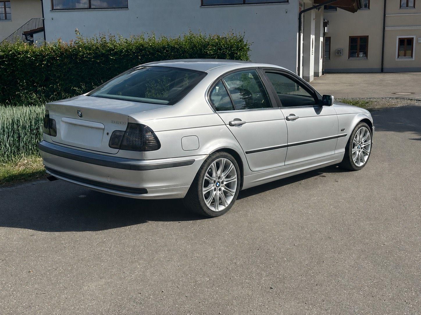 BMW 320