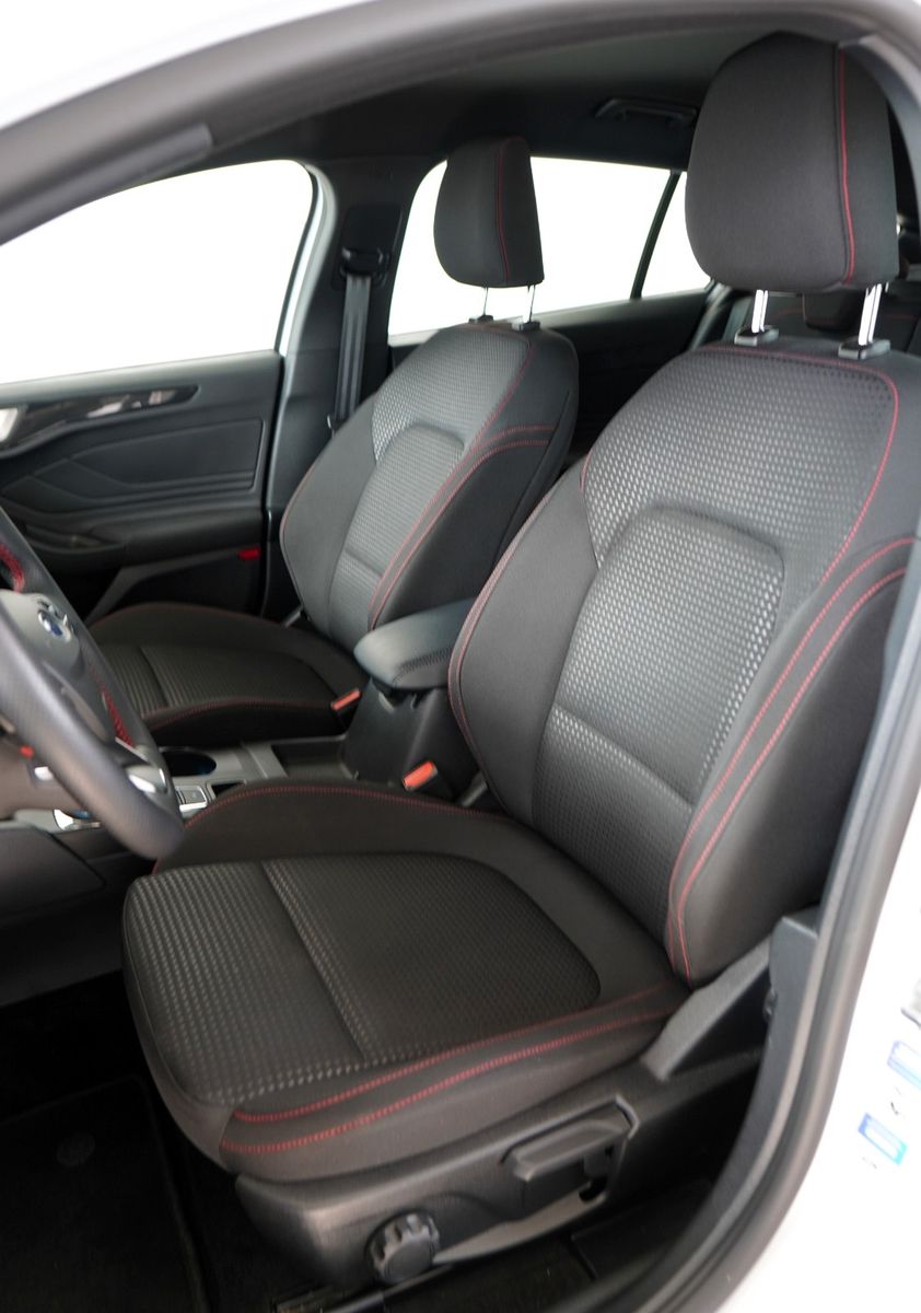Fahrzeugabbildung Ford Focus Turnier ST-Line *MwSt*1.Hand*Autom.*Navi*