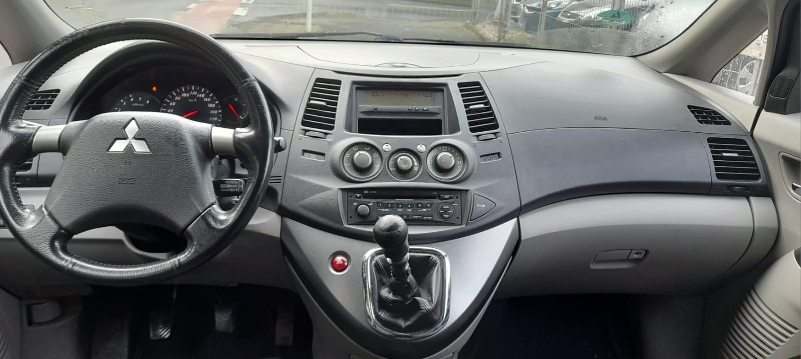 Mitsubishi Grandis 2006 — photo 15