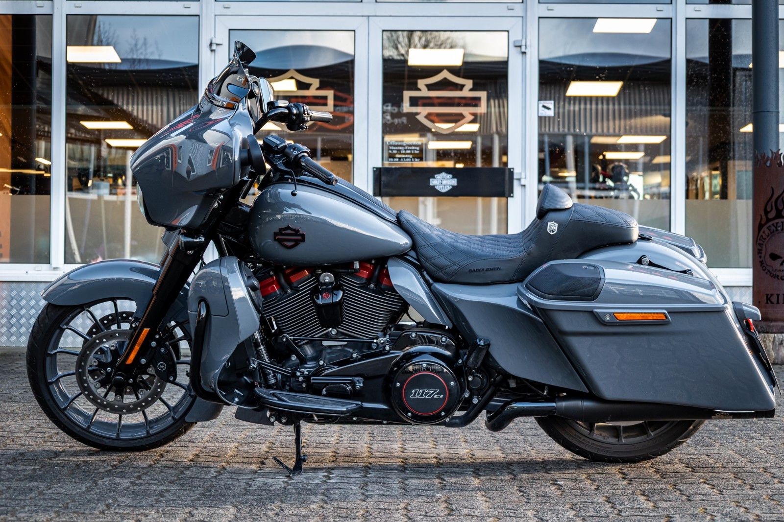 Fahrzeugabbildung Harley-Davidson FLHXSE CVO STREET GLIDE 117 cui - Jekill -