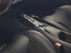 Fahrzeugabbildung Ferrari F8 Tributo (RACING/LIFT/CARBON/CAMERA/ GARANTIE!