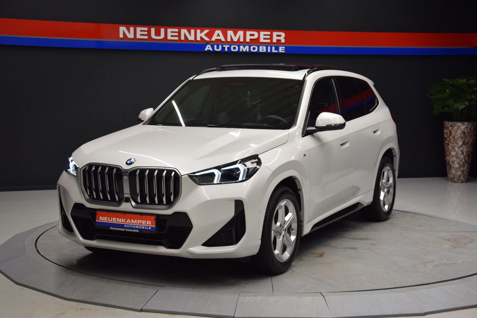 Fahrzeugabbildung BMW X1 20d xDrive M Sport Pano HuD ACC h/k Memory