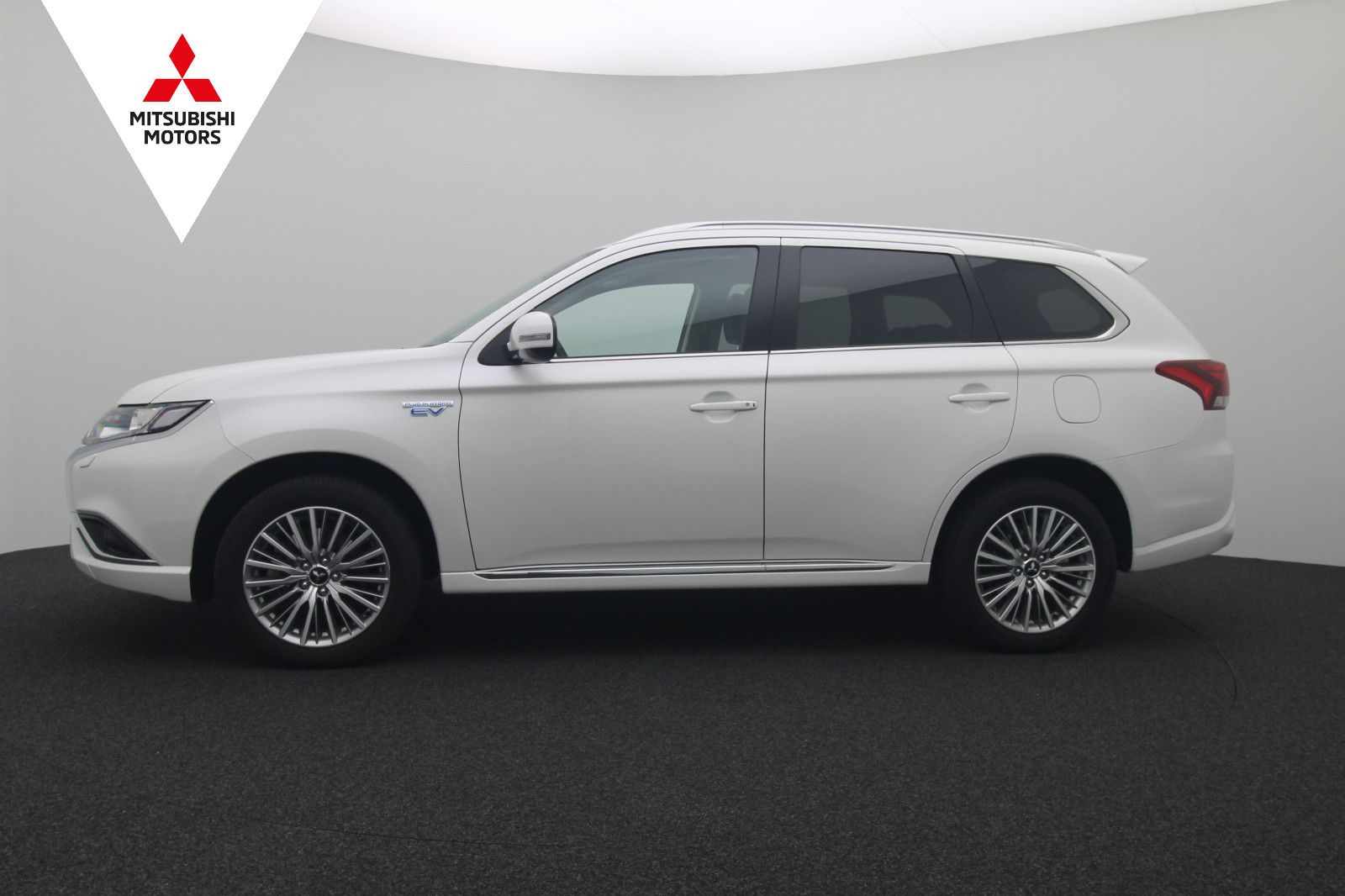 Fahrzeugabbildung Mitsubishi Outlander PHEV 2.4 Basis 4WD