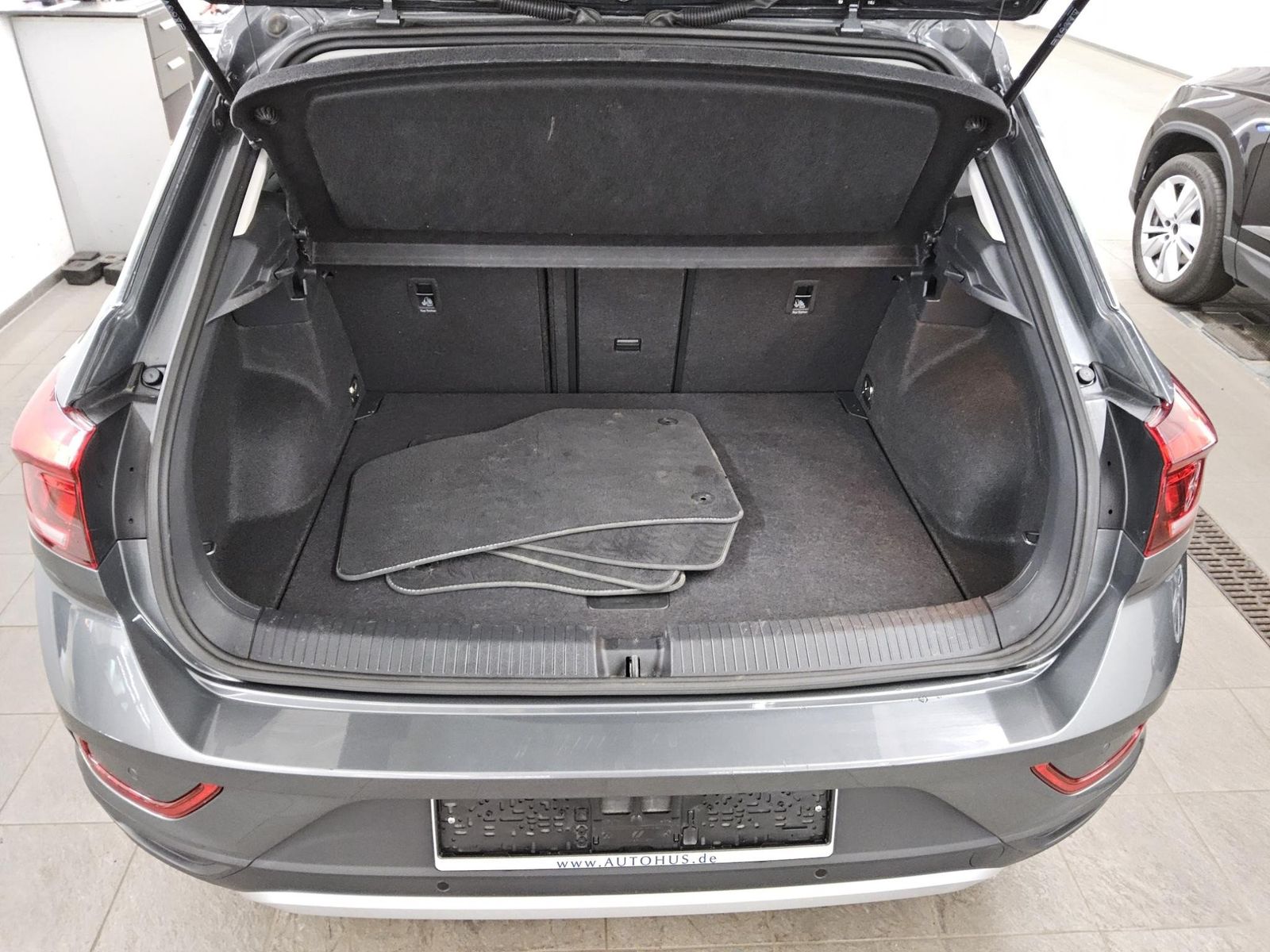 Volkswagen T-Roc 1.0 TSI Life LED DC PDC Shz Klima foto 12