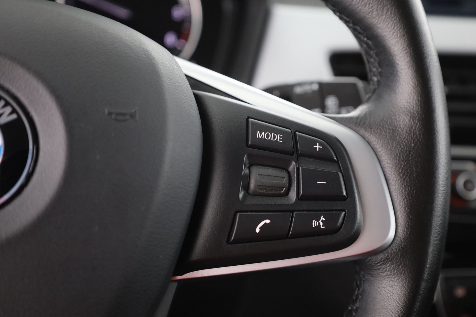 BMW X1 18d sDrive LED Navi Sitzheizung Tempomat PDC foto 18
