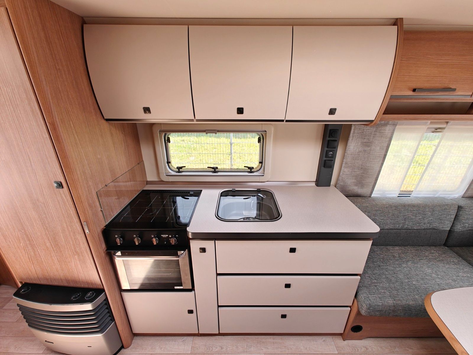 Fahrzeugabbildung Fendt Saphir 560 SF - Mover, Backofen, Citywasser -