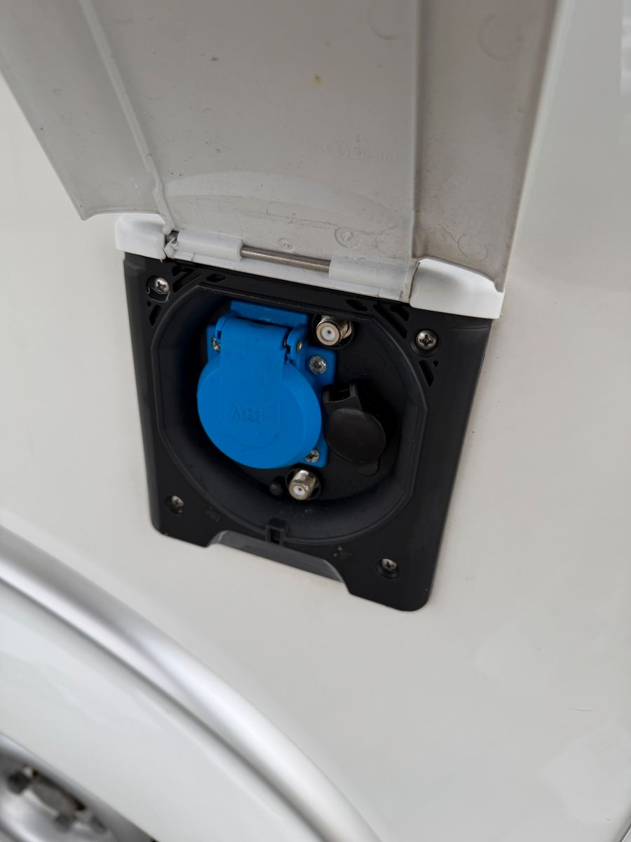 Fahrzeugabbildung HYMER / ERIBA / HYMERCAR Eriba Nova Light 425