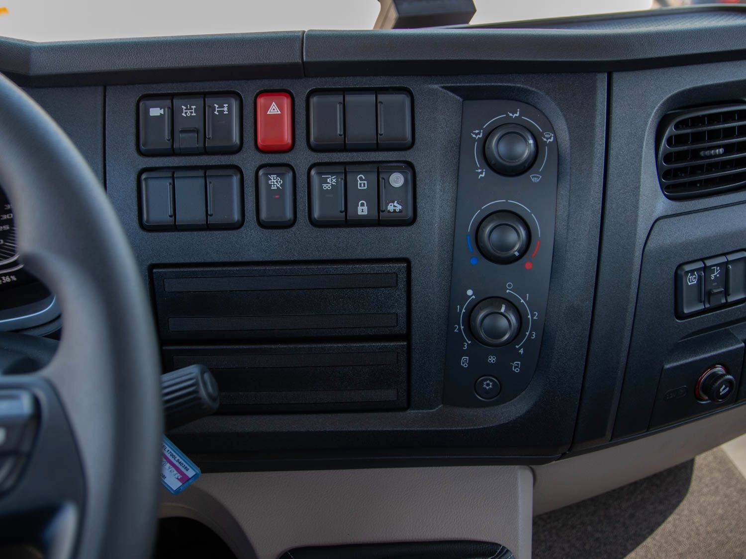 Fahrzeugabbildung DAF XB 230 7,5t Meiller Kipper