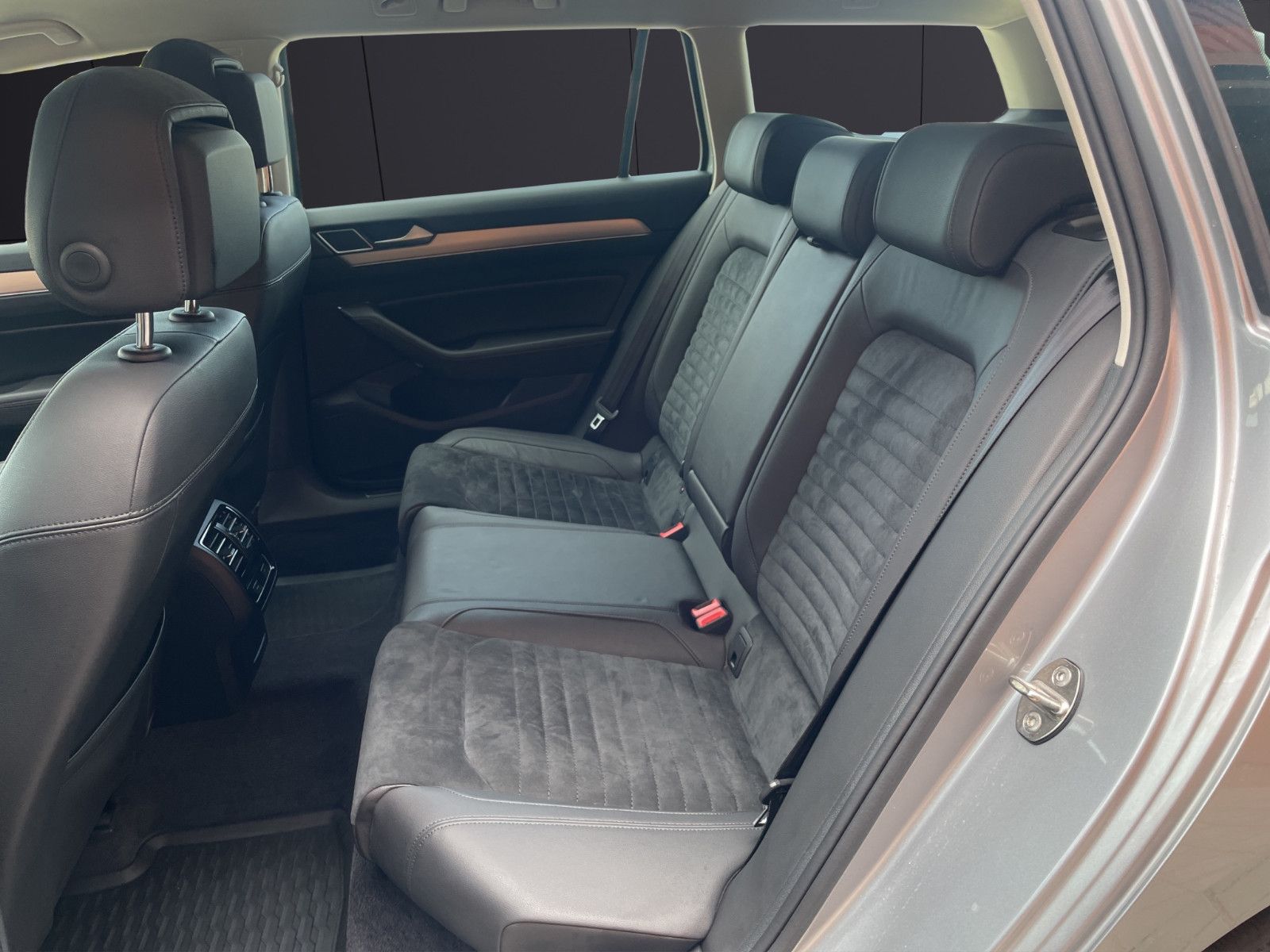 Fahrzeugabbildung Volkswagen Passat Variant Highline/1.Hand/Navi/Kamera/Shz