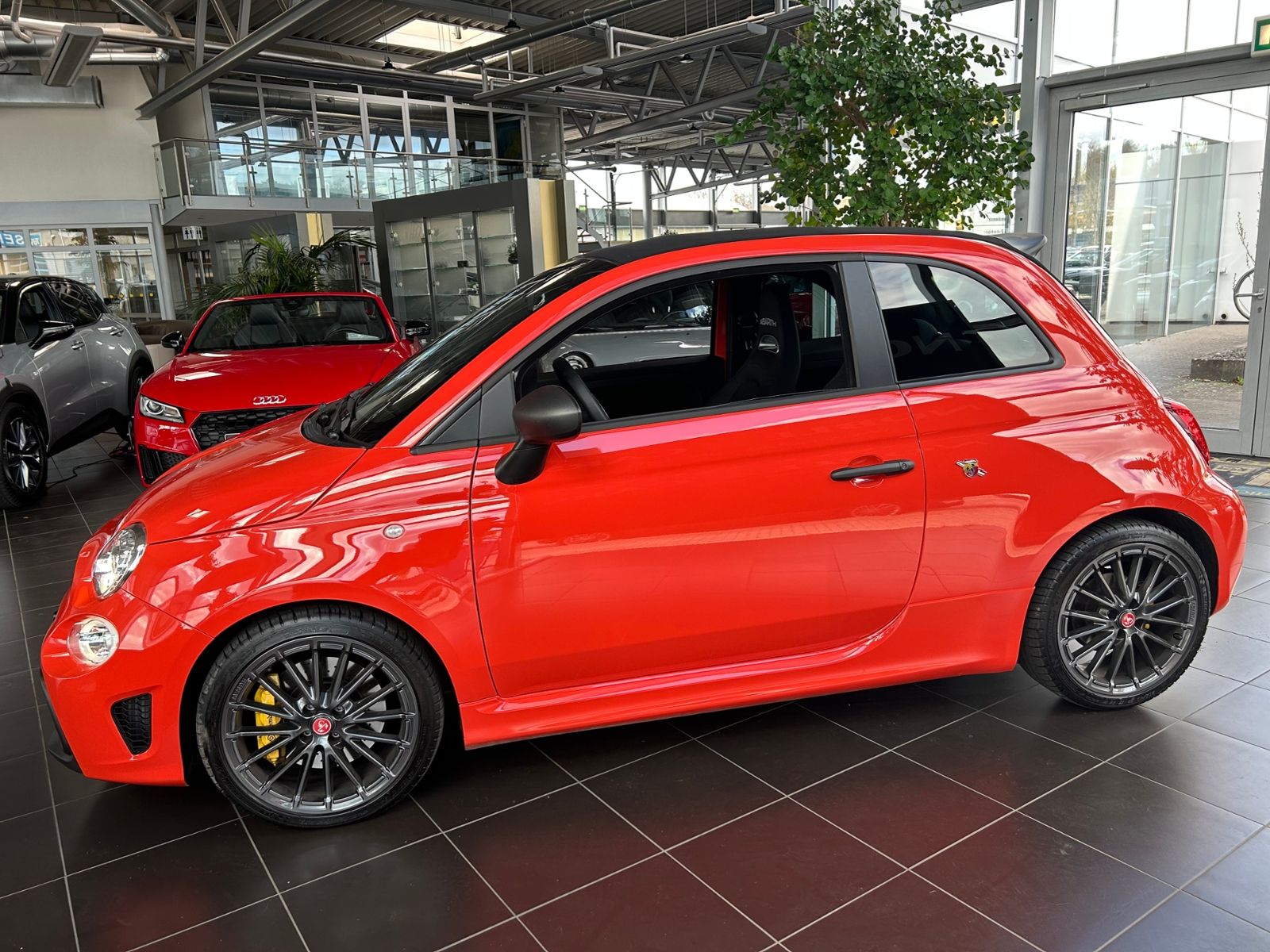 Fahrzeugabbildung Abarth 695C Turismo BEATS NAVI XENON