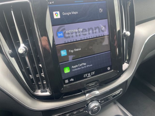 Fahrzeugabbildung Volvo XC60 B4 2WD Momentum Mild-Hybrid Autom. Navigati