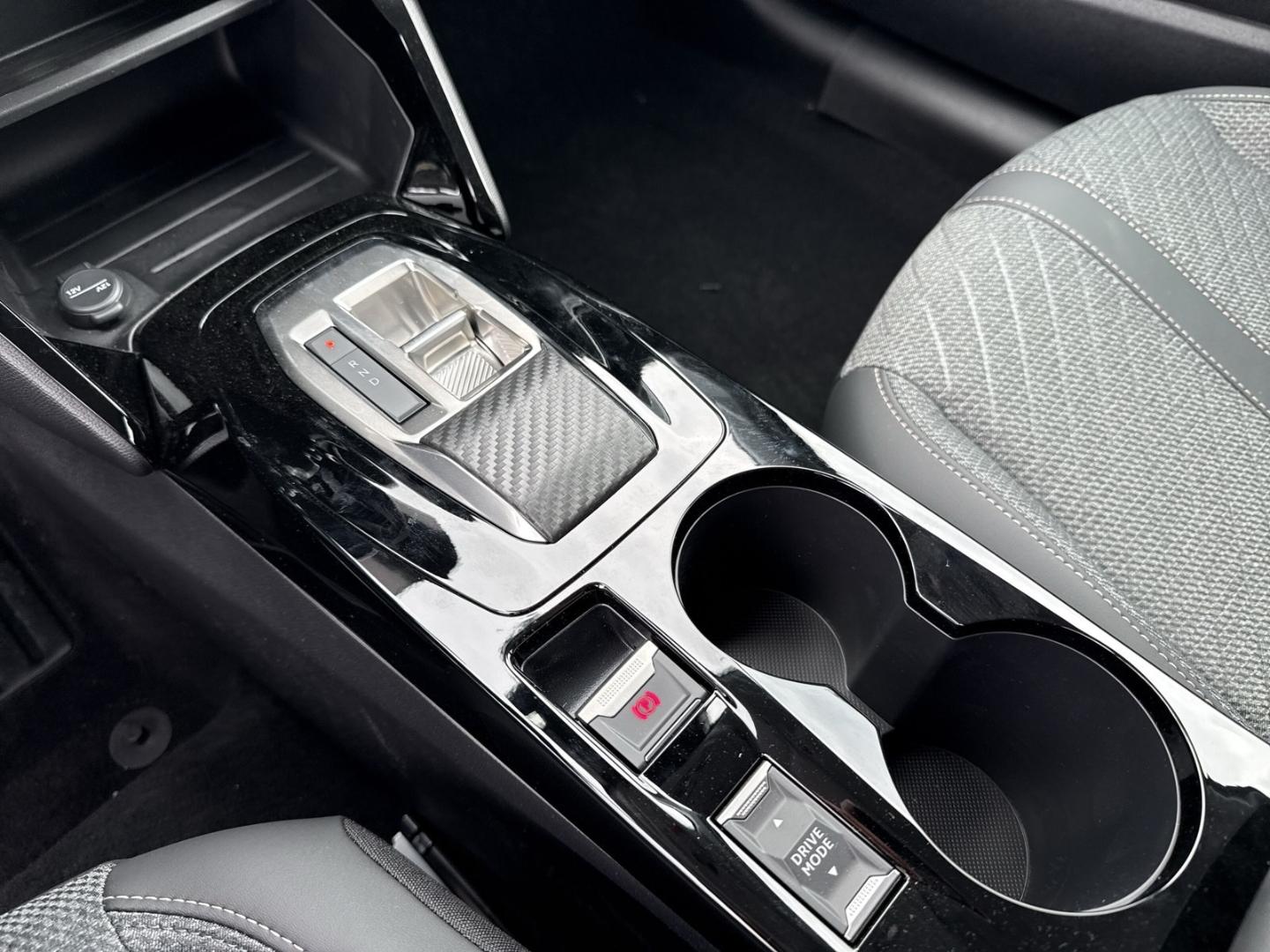 Peugeot 208 Hybrid Allure 81kW AT Sicht-Navigations-Pake