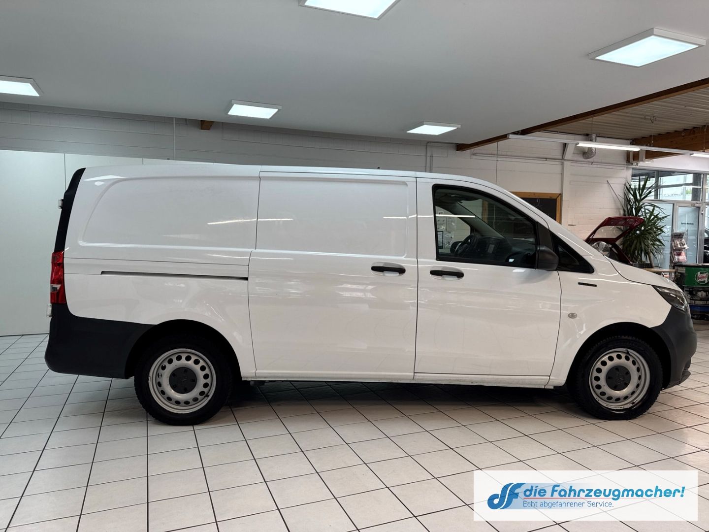 Fahrzeugabbildung Mercedes-Benz Vito Kasten e111 lang SHZ Rückfahrkam. Temp Tel.