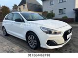 Hyundai i30 YES!+1HAND+AUTOMATIK+KAMERA+GARANTIE+NAVI+ - Hyundai i30 mit Diesel-Antrieb: Limousine, Automatik