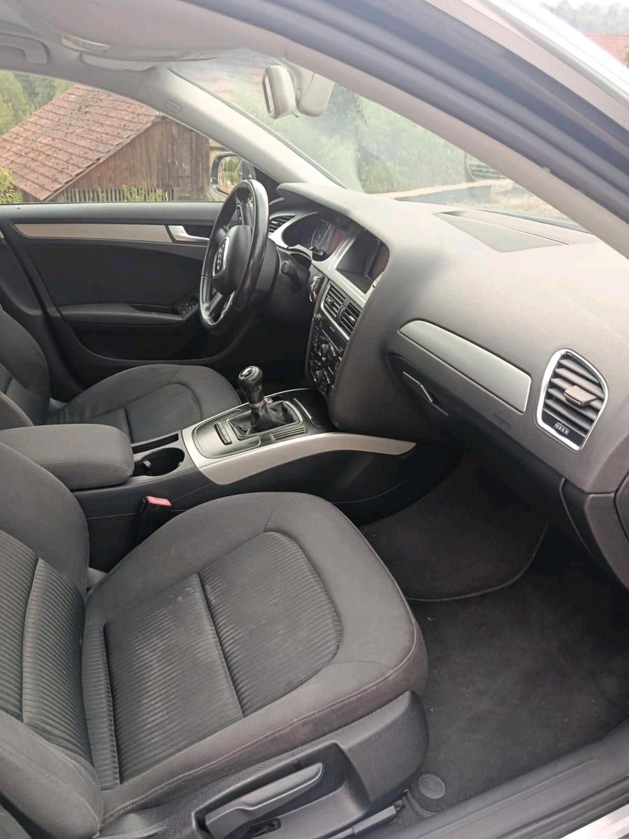 Audi A4 2010 — photo 8