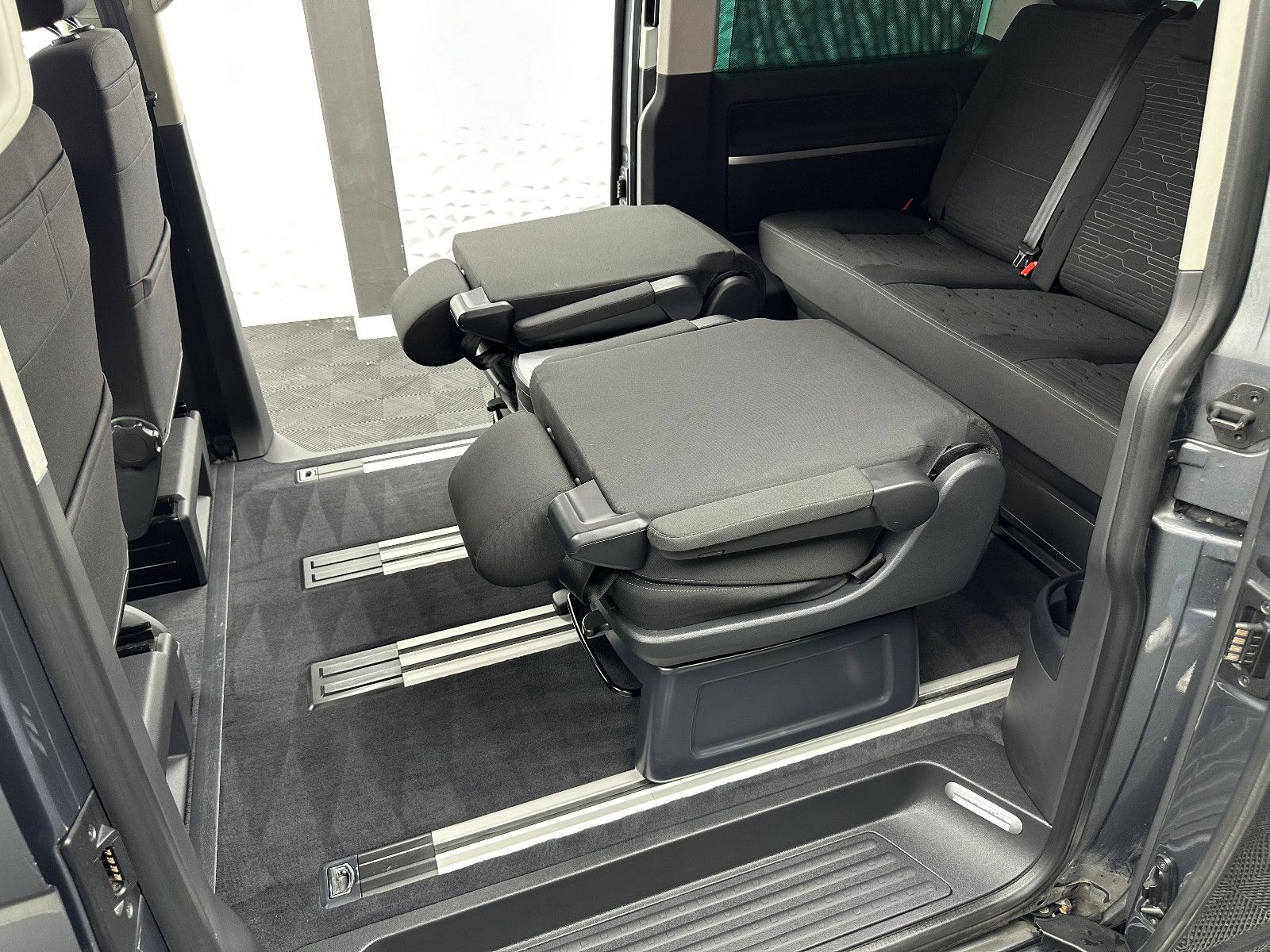 Fahrzeugabbildung Volkswagen T6.1 MULTIVAN/4MOTION/STANDHZ/2xSCHIEBETÜR/AHK/