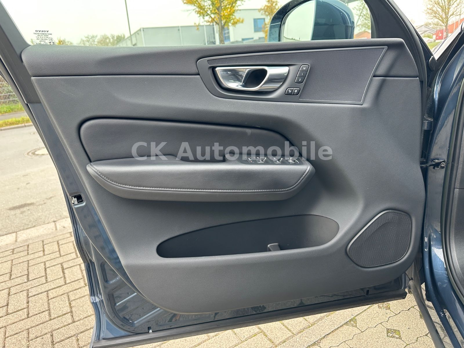 Fahrzeugabbildung Volvo XC60 B4 Plus Bright AWD/Navi/Leder/Pano/LED/Kam.