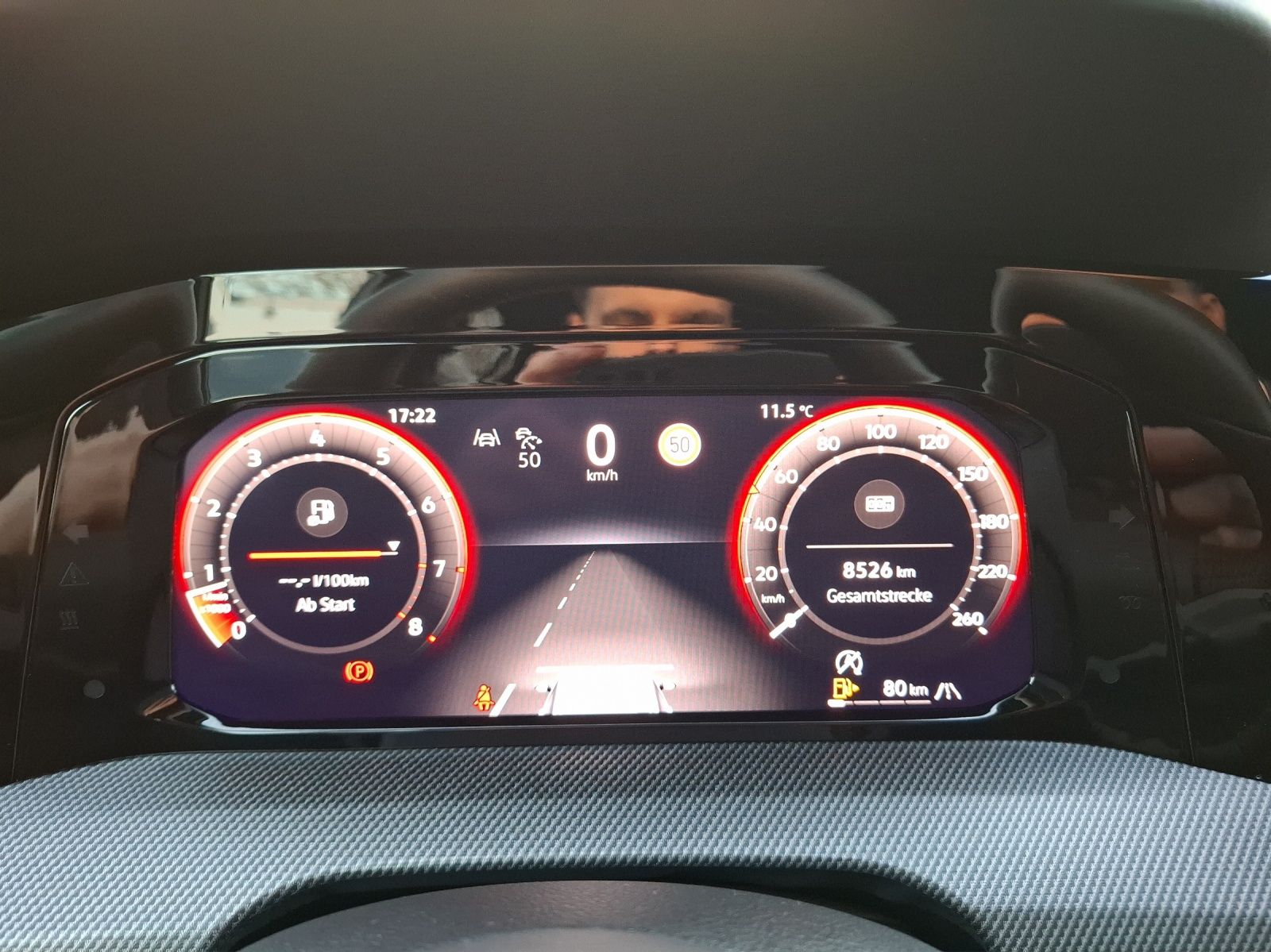 Fahrzeugabbildung Volkswagen Golf VIII Variant TSI R-Line Matrix Navi AID ACC