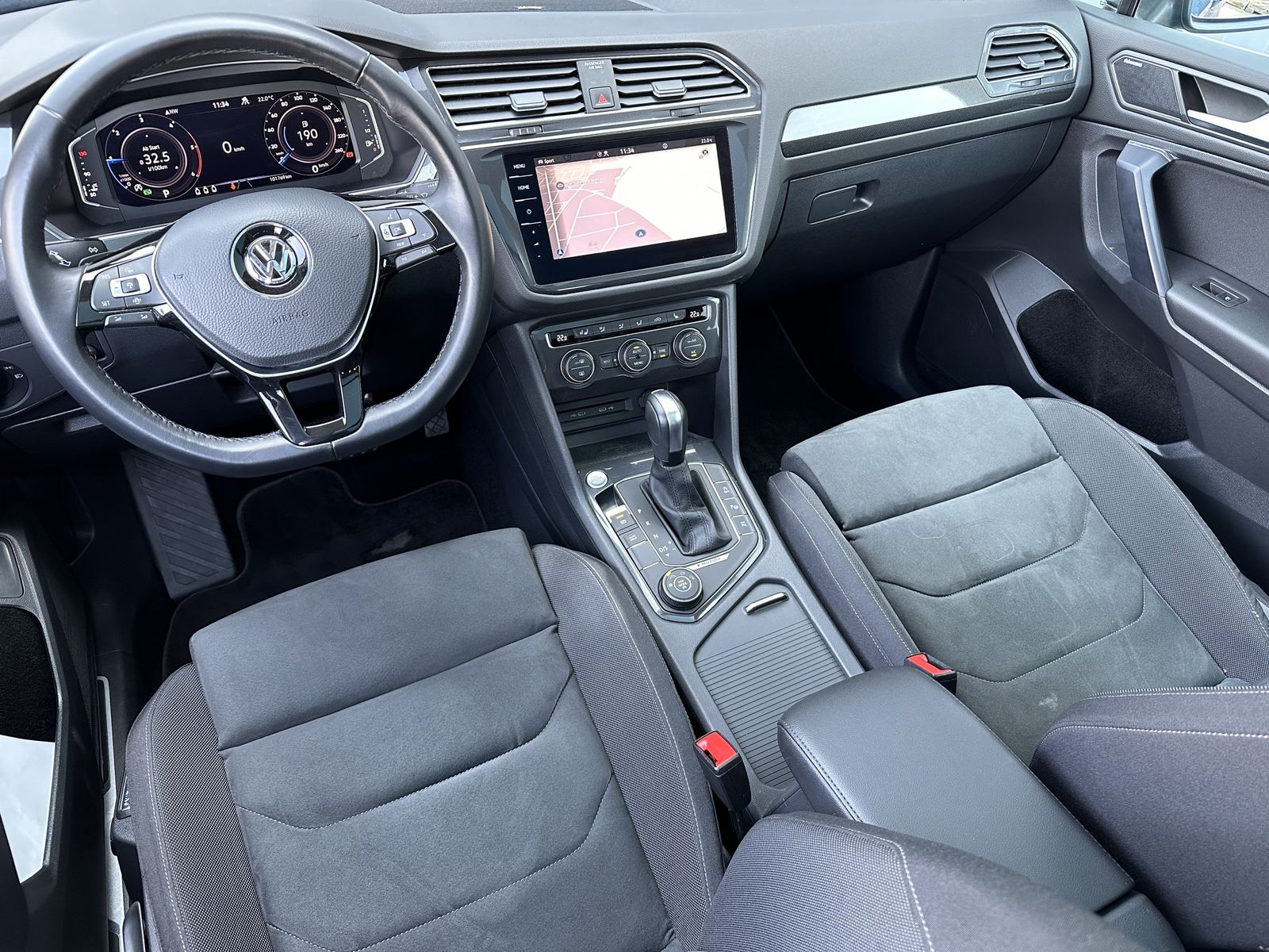 Fahrzeugabbildung Volkswagen Tiguan Allspace 2.0 TDI 4M HL NAV+LED+AHK+PANORA