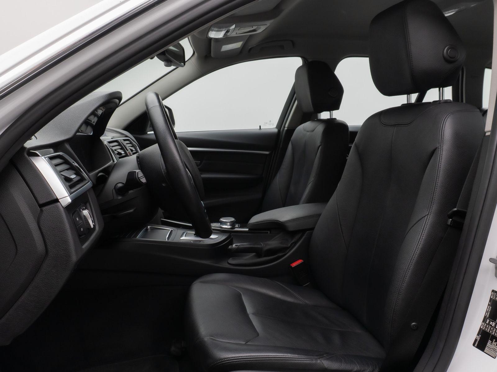 Fahrzeugabbildung BMW 320d Luxury Line Kamera HUD HiFi Stop&Go Komfort