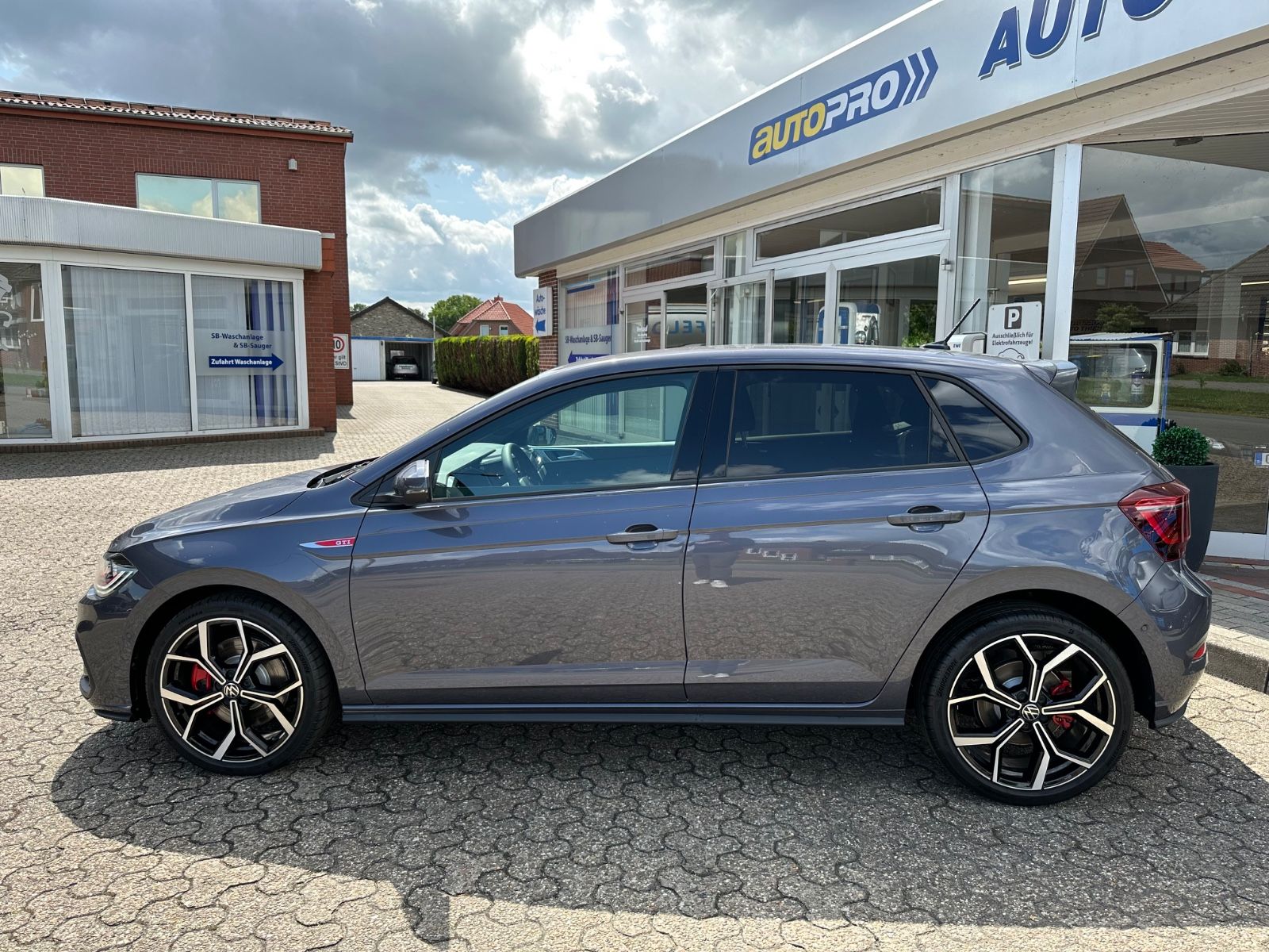 Fahrzeugabbildung Volkswagen Polo GTI 2.0 TSI DSG Navi/ACC/Matrix/IQ/SHZG/18"