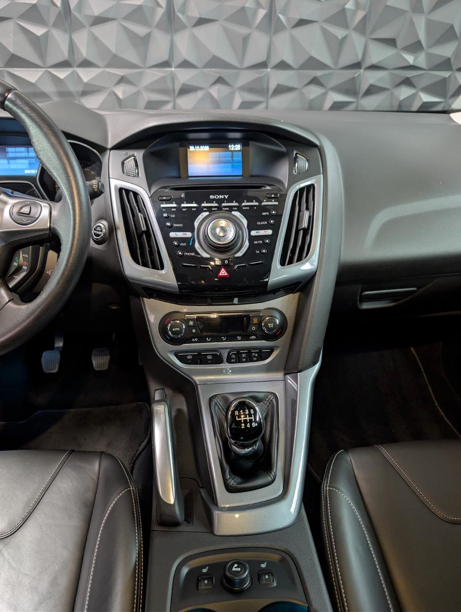 Ford Focus 2012 — photo 9