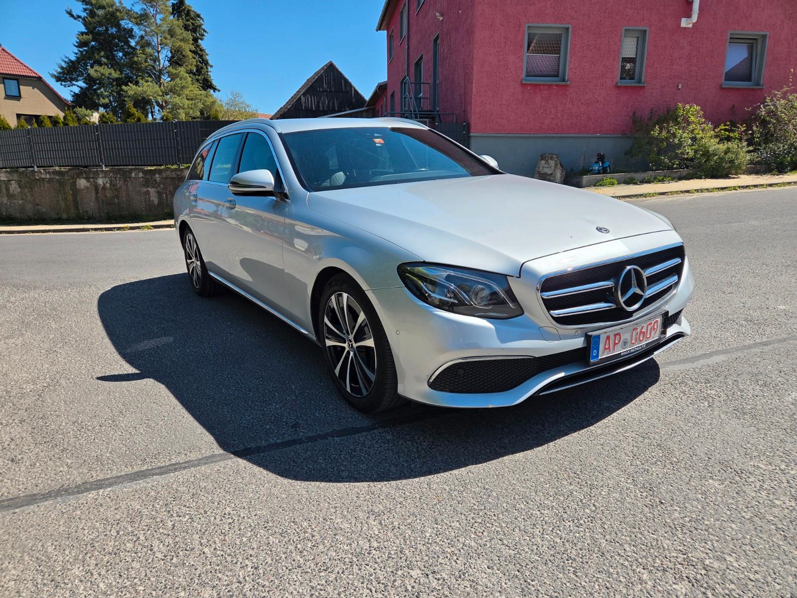 Mercedes-Benz E 220 d T Autom. NAVI TOP ZUSTAND SERVICEHEFT ME