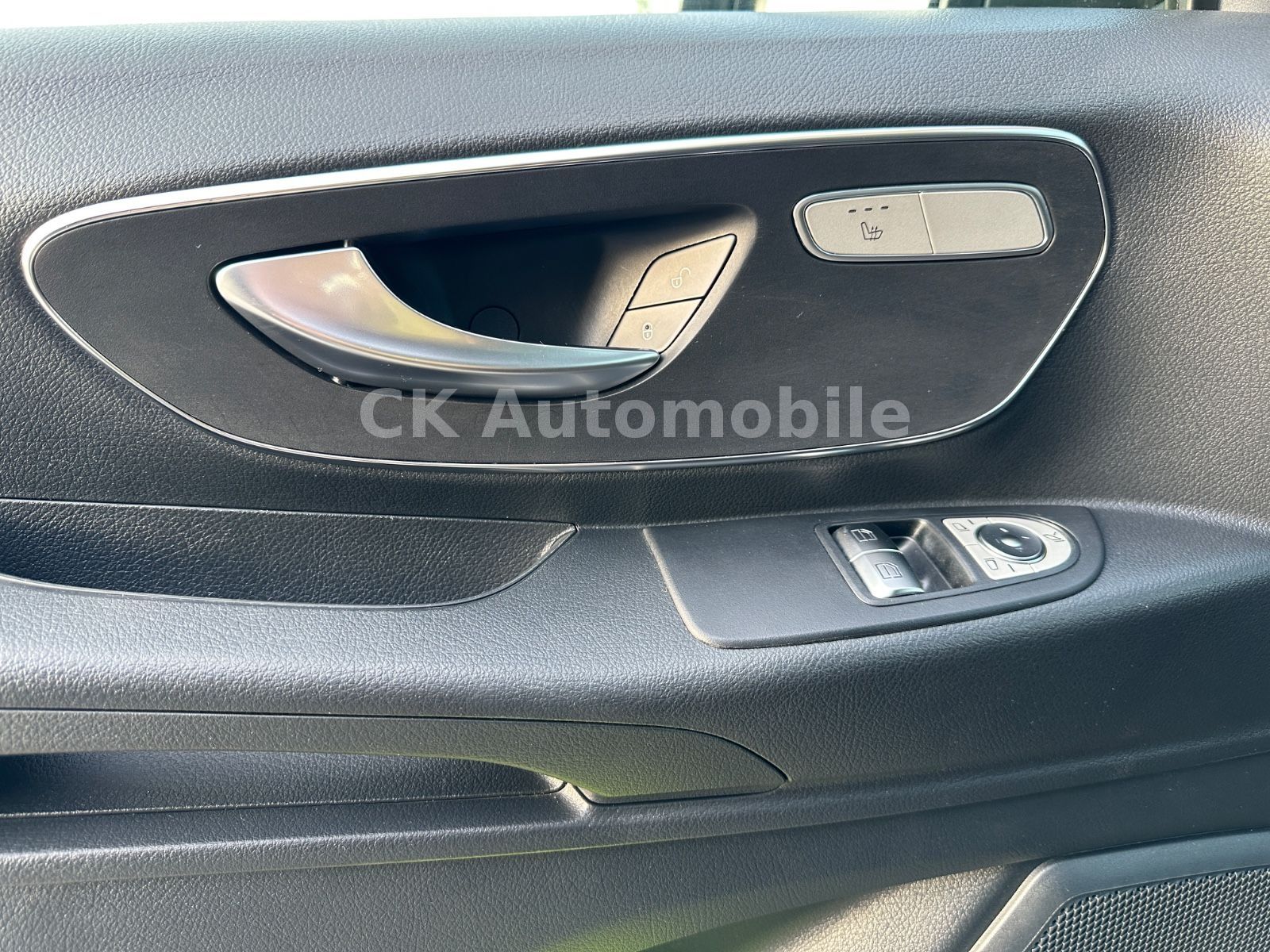 Fahrzeugabbildung Mercedes-Benz Vito 124 Mixto 4x4 lang/5Sitze/Navi/LED/Kam./AHK
