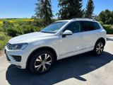 Volkswagen Touareg 3.0 V6 TDI *Executive* *Pano**Luftfd* - Volkswagen Touareg: Executive