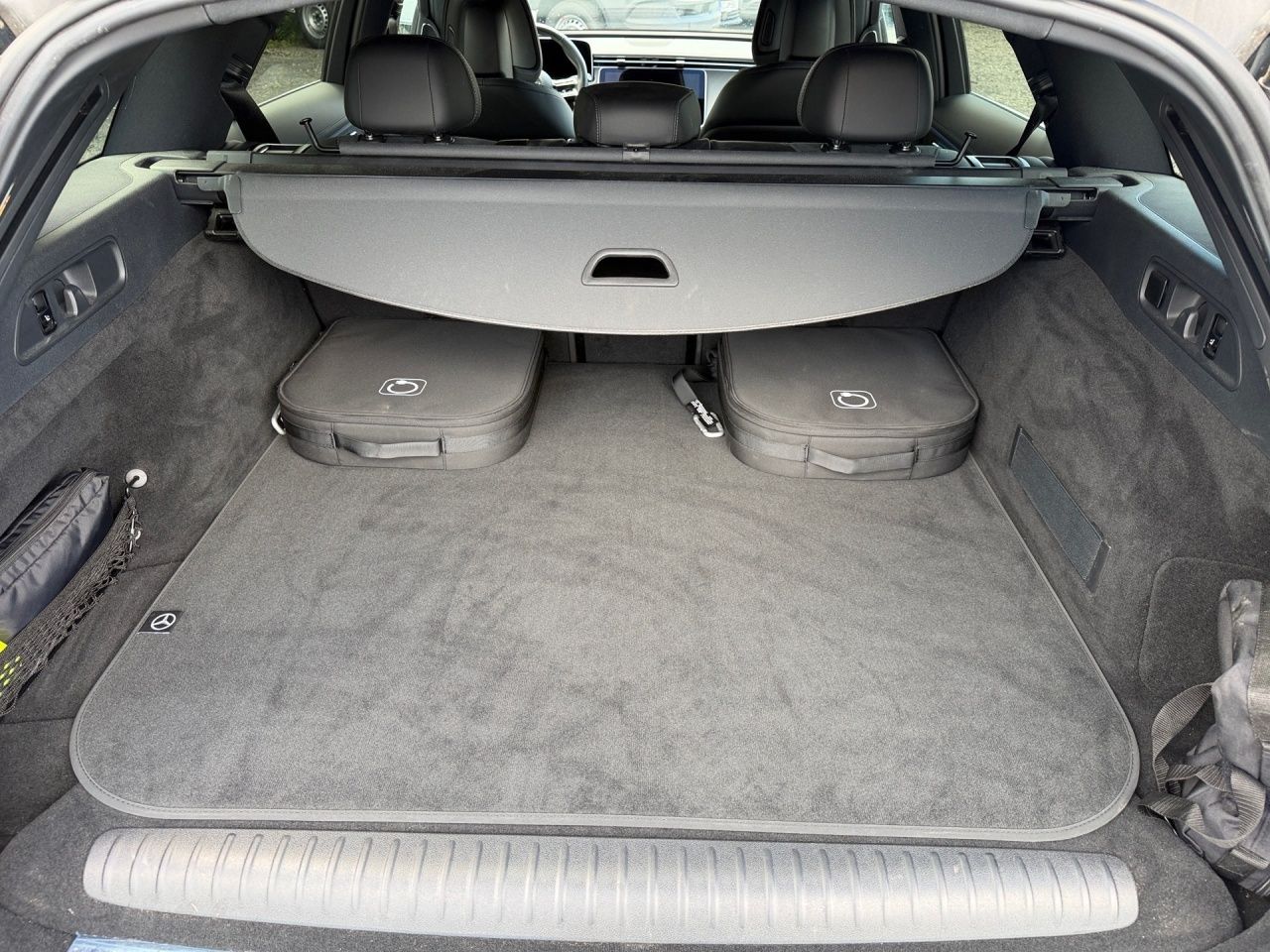 Fahrzeugabbildung Mercedes-Benz E 300 e T Hybrid AMG+AHK+4D BURM+DISTR+TOTW+KEYL