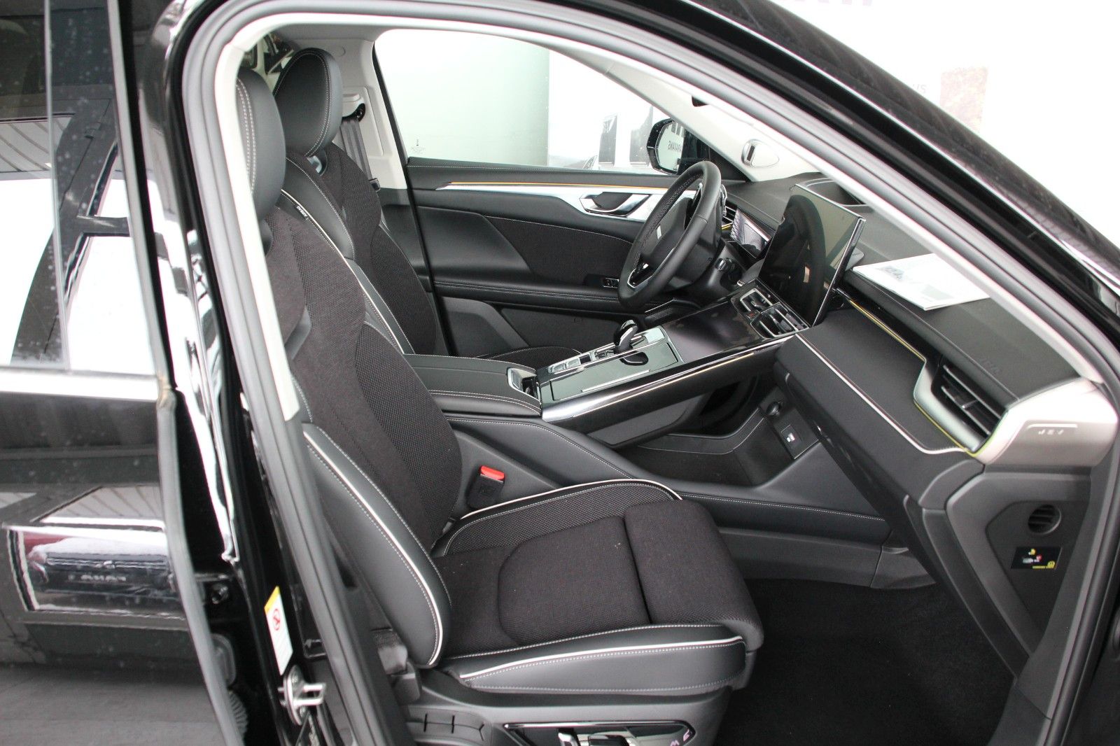 Fahrzeugabbildung GWM Wey 05 PHEV AWD Premium