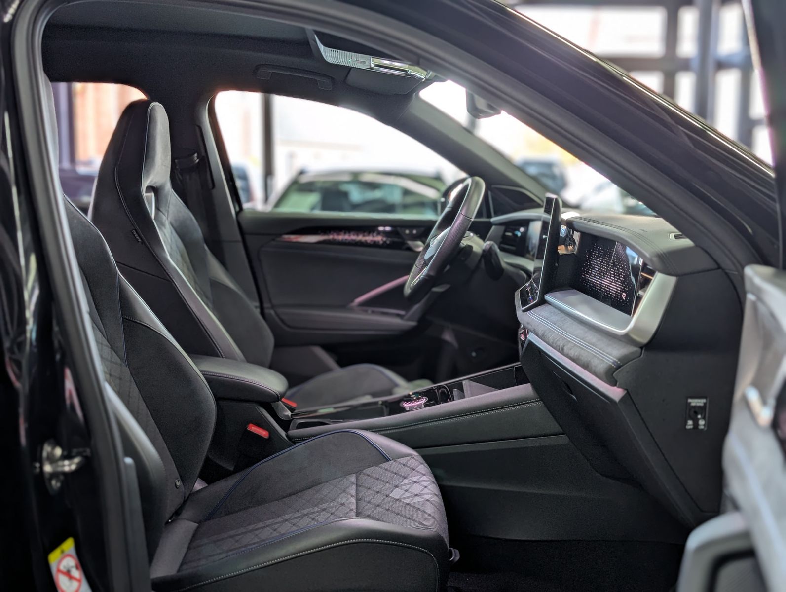 Fahrzeugabbildung Volkswagen Tayron R-Line 360°H&K LAUNCH PANO IQ-LIGHT AHK 7