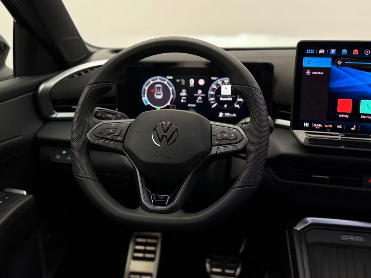 Volkswagen T-Roc 1.5 eTSI DSG R-Line +BLACK-STYLE+CAM+ACC+, миниатюра 22